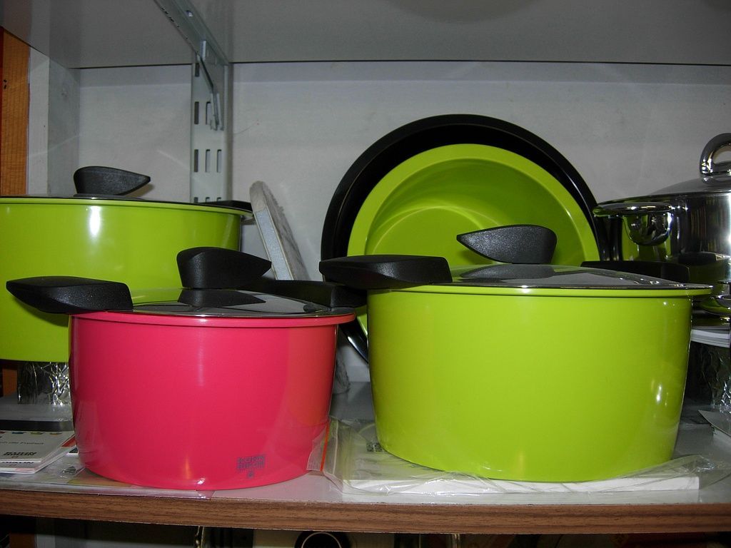 Töpfe in pink und grün